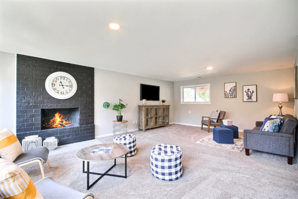 1190073_family_room_3