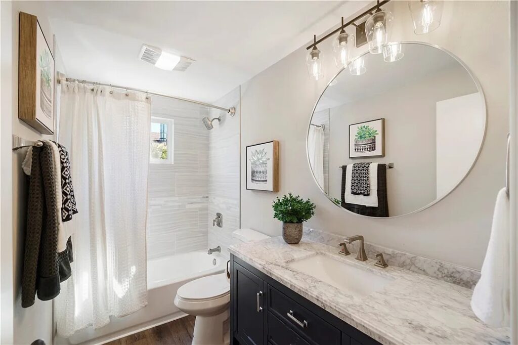 b3efa27fe27216742e35b4e7049ca719-uncropped_scaled_within_1536_1152~2